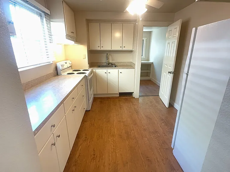 136 E Morris Ave — Photo 8