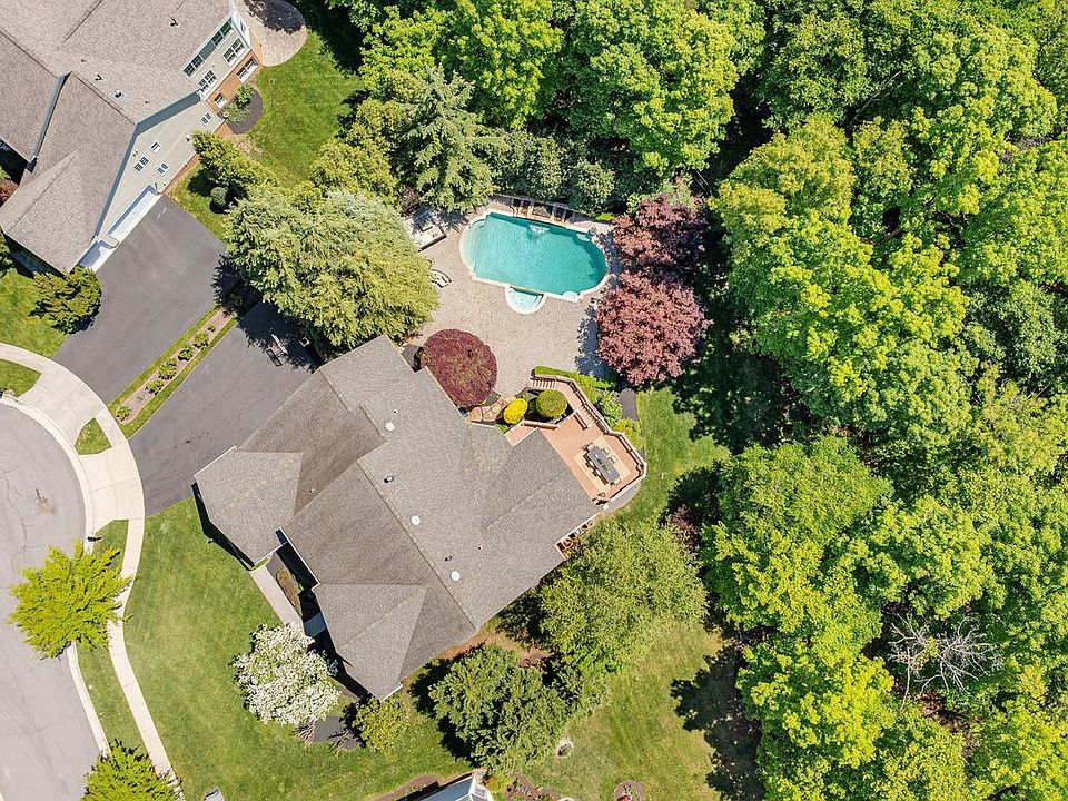 1st image of 43295 Fieldsview Ct