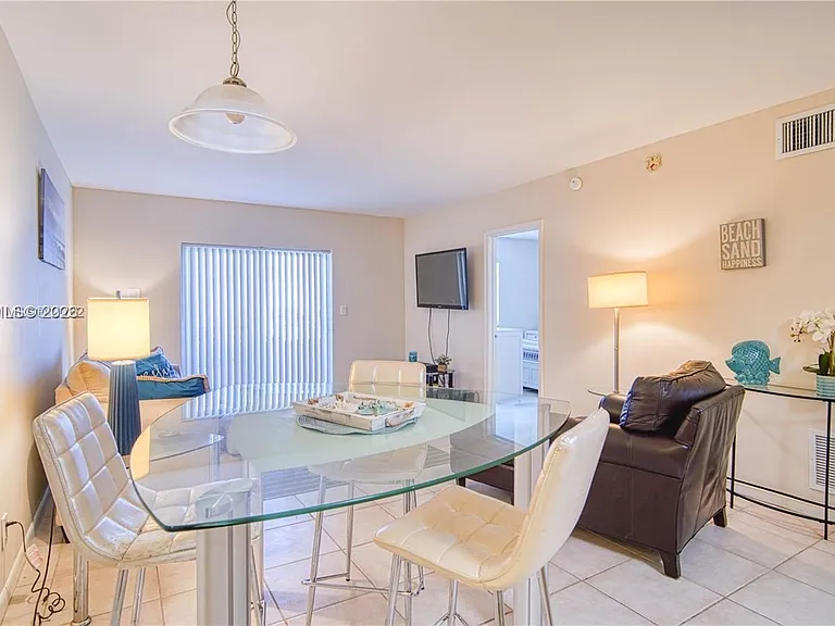 2900 Banyan St #408 — Photo 7