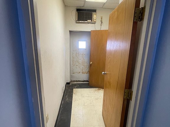 4th image of 2312 E Main St Unit 1