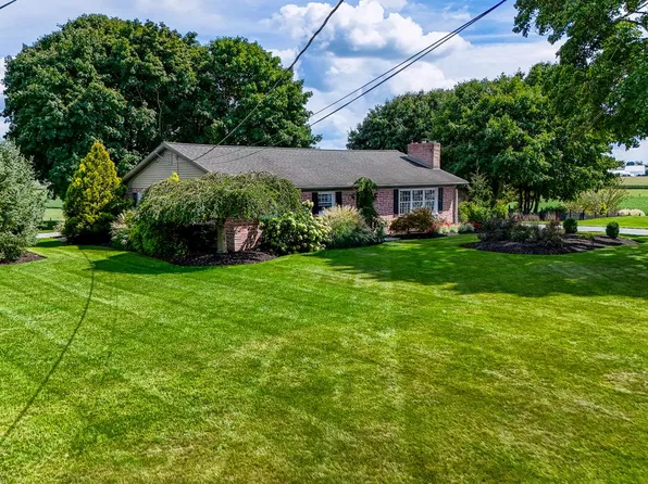 123 N Groffdale Rd, New Holland, PA 17557