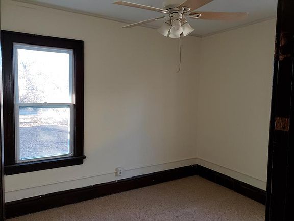 3rd image of 227 18th Ave N