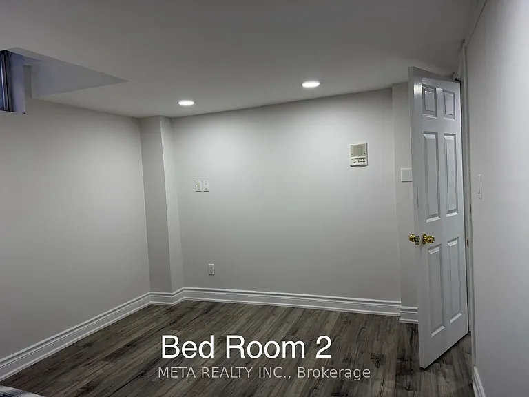 136 Lawson Rd #BASEMENT — Photo 11