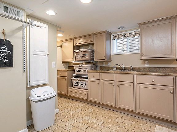 5th image of 4134 Wilmington Ave
