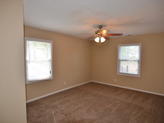 4th image of 1301 Congress Dr NW