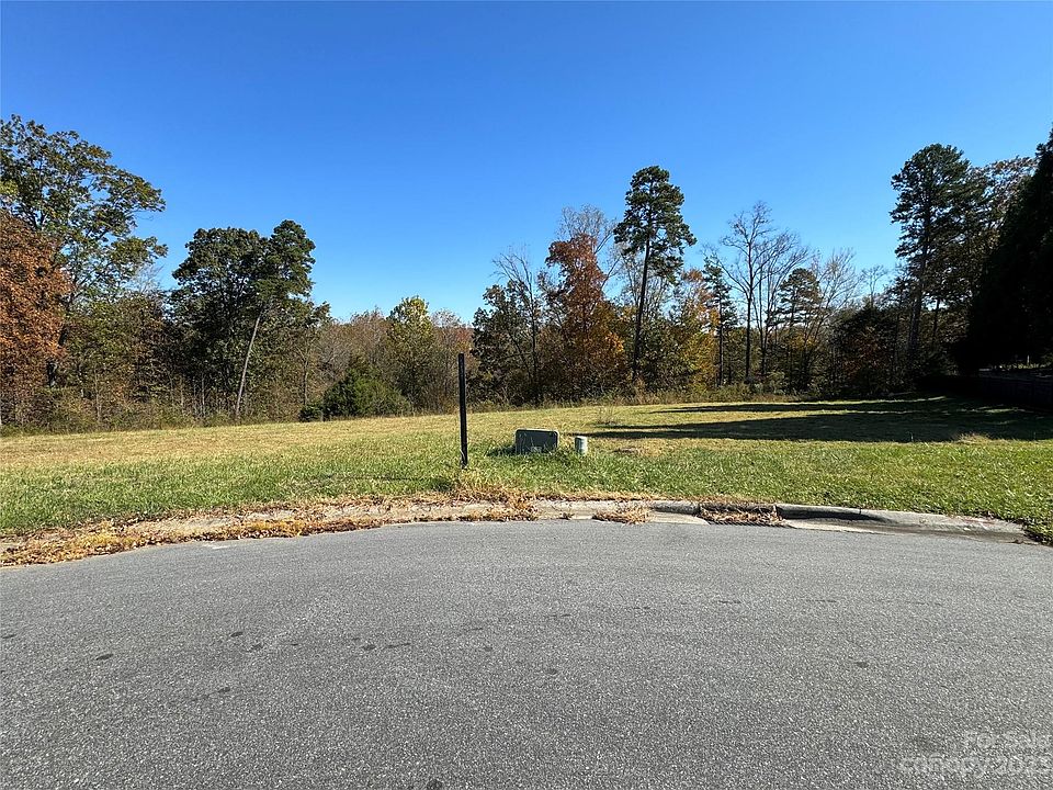 2nd image of 410 Walnut Crest Ct