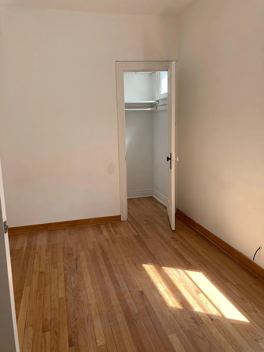 Building Photo - 4457 W Ainslie St #1