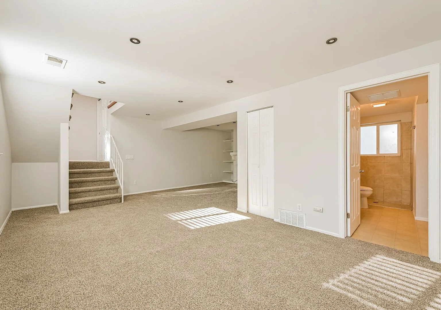 2 Weeks Free Rent & Free 55" Tv If Moved In By 10/15! Charming 4 Bed, 2 Bath Split-Level Home Wit... — Photo 4