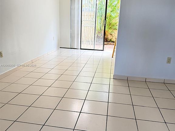5th image of 1701 W 42nd Pl APT 10