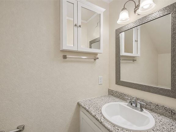 3rd image of 1902 Dartmouth St APT O2