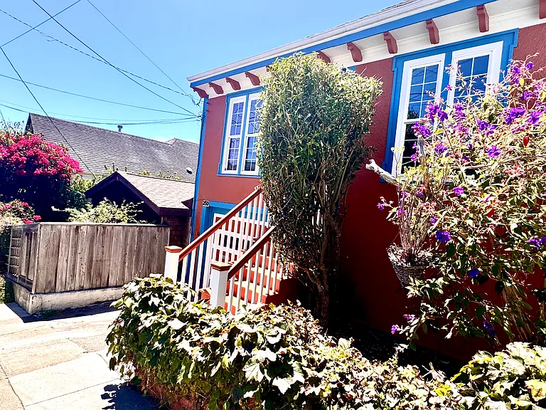 250 Moultrie St — Photo 3