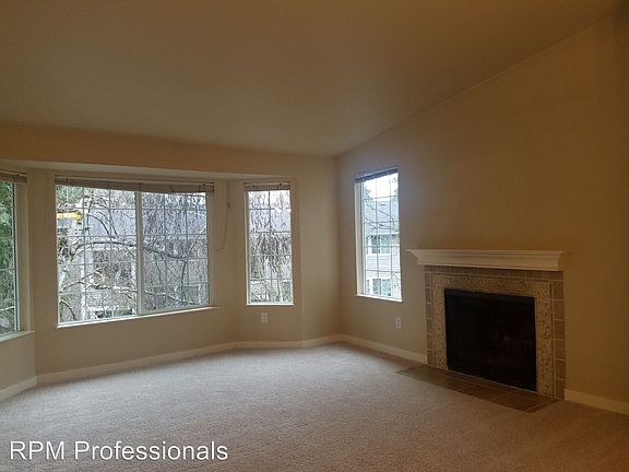2nd image of 10009 NE 120th Ln #B-303