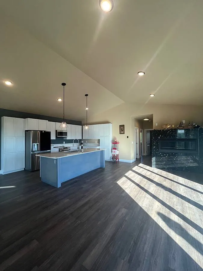 6 bed, 3200 sqft, $5,495 — Photo 4