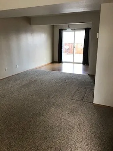 484 W Shore Dr Photo 1