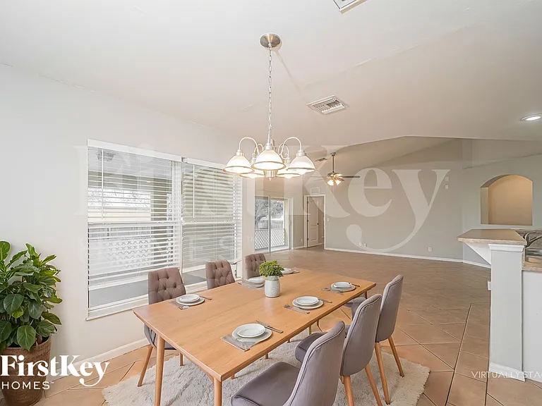 2731 SW 2nd Ln — Photo 7