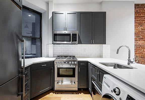 2nd image of 23 Catherine St #2A