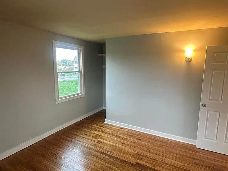 18-24 Balzac Court — Photo 7