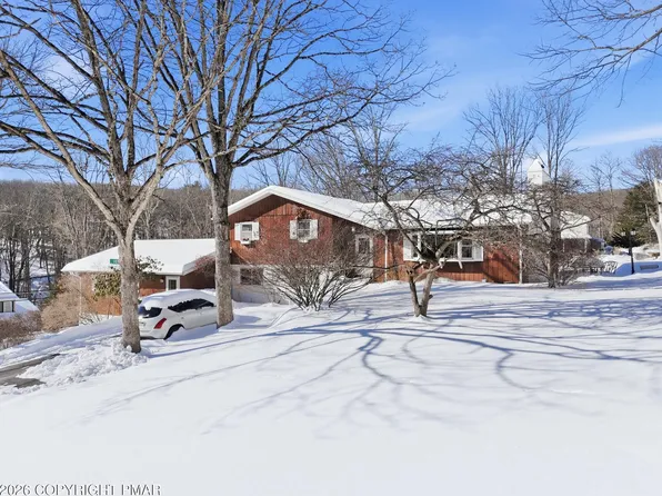 107 Applewood Dr, Swiftwater, PA 18370