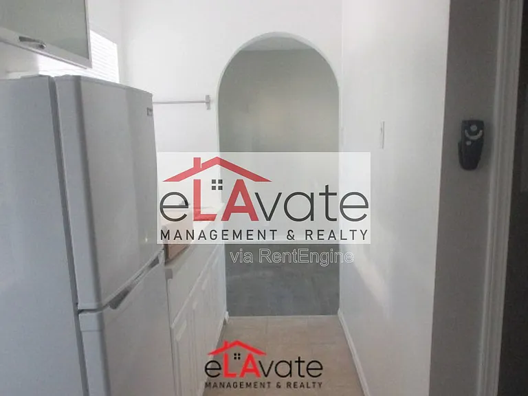 10822 Ventura Blvd #6 — Photo 3