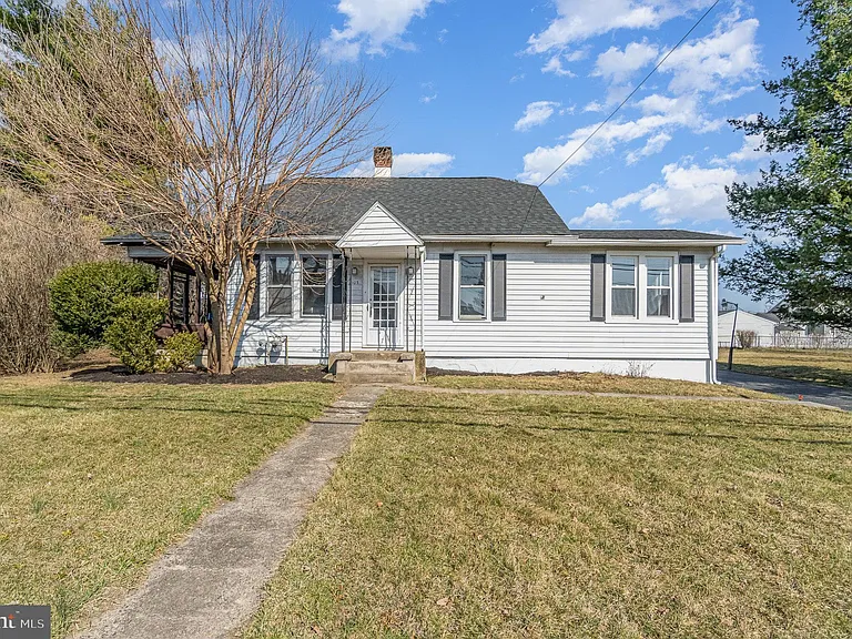 Primary view of 103 S Lockwillow Ave