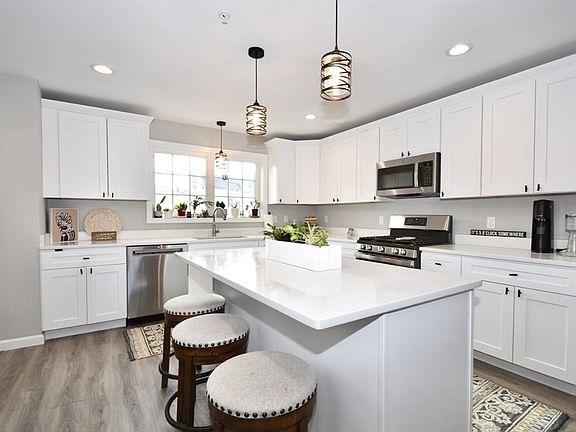 5th image of 550 Spring St #2