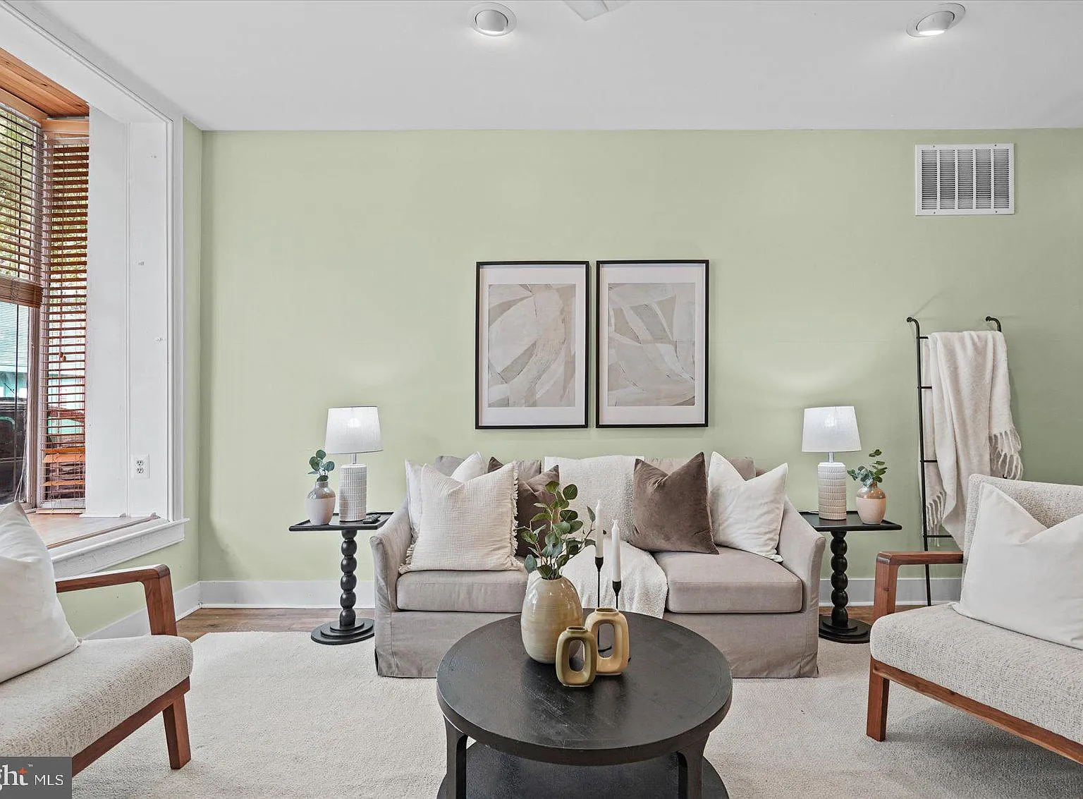 4 bed, 1736 sqft, $2,400 — Photo 1