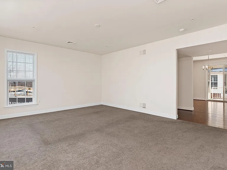 1323 Saxton Way — Photo 12