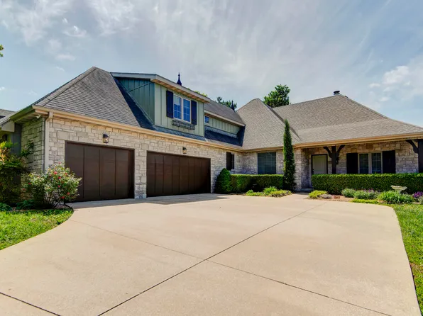 879 E Westchester Drive, Springfield, MO 65810
