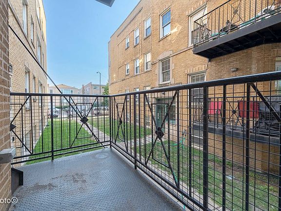 2nd image of 2412 W Bryn Mawr Ave APT 1N