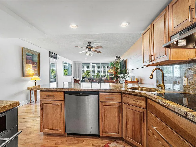 800 SE 20th Ave #407 — Photo 4