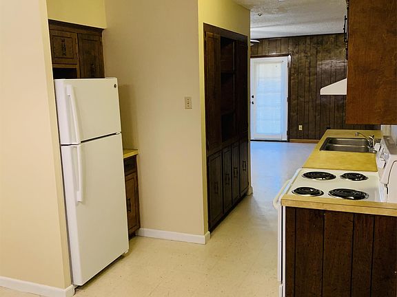 2nd image of 62 W Elmwood Dr Unit C