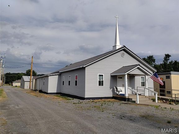 2nd image of 210 Wilson St