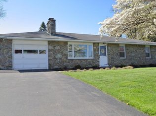10 W Penn Grant Rd, Willow Street, PA 17584