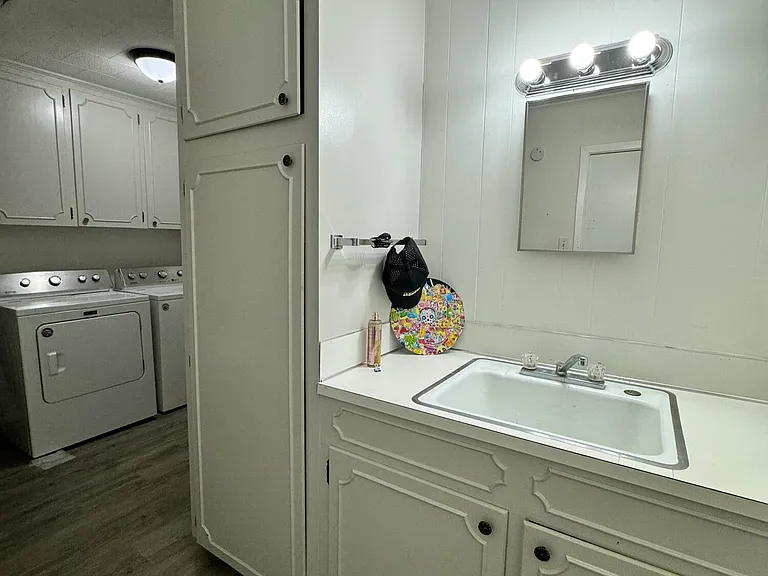 1209 N Polk St — Photo 22