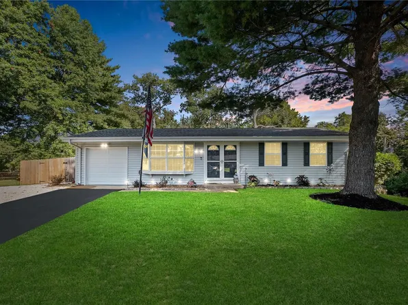 812 Bordeaux Ct, Ballwin, MO 63011