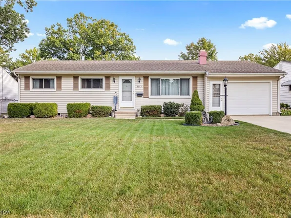 2543 Eastlawn St, Lorain, OH 44052