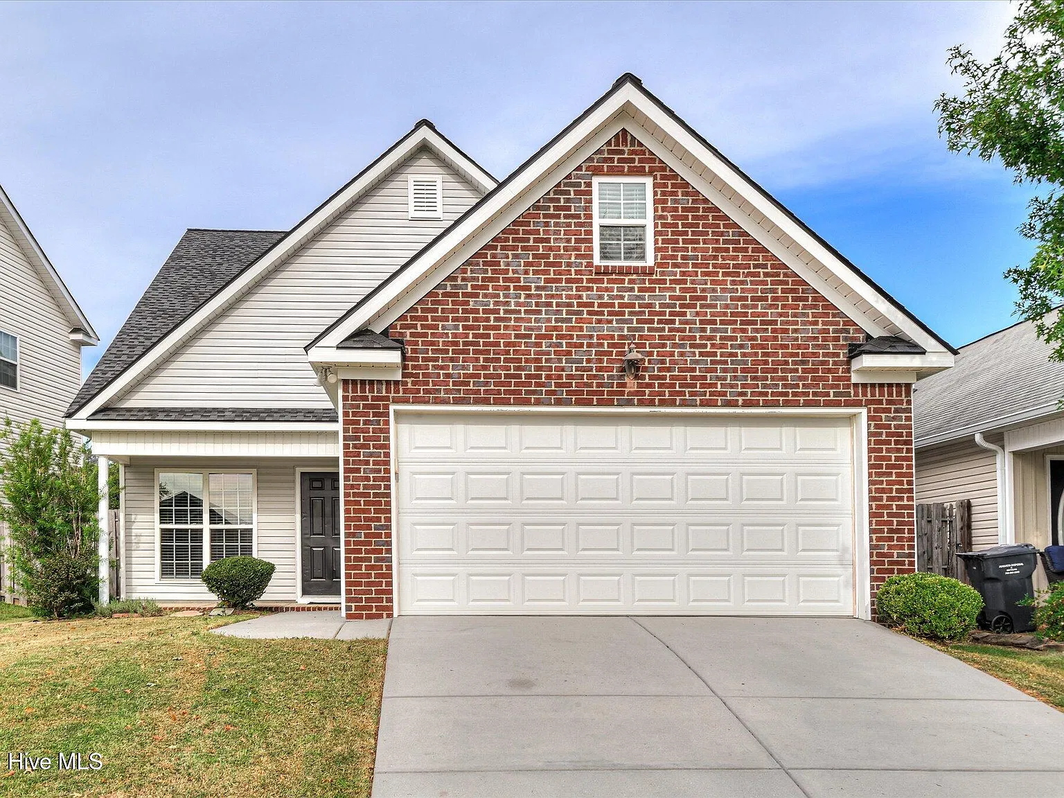 4 bed, 2.5 bath, 1900 sqft, $2,200 — Photo 4