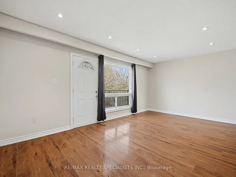701 Burnhamthorpe Rd #106 — Photo 16
