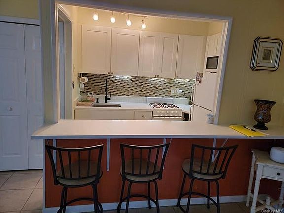 3rd image of 1 Wyndover Woods Ln