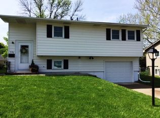 775 W 43rd St, Davenport, IA 52806