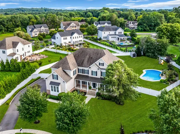 6 Van Note Court, Middletown, NJ 07748