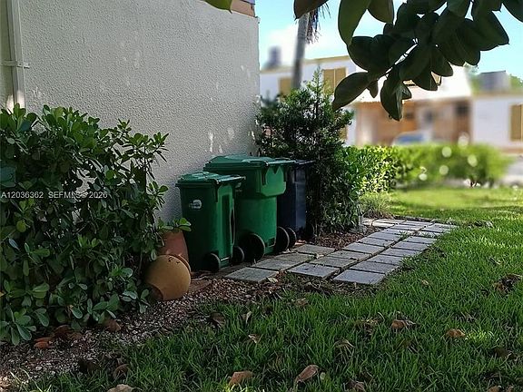 5th image of 1700 SW 131st Place Cir S