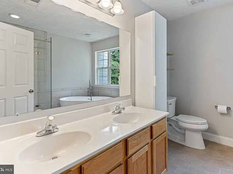 8212 Silverton Ct — Photo 36