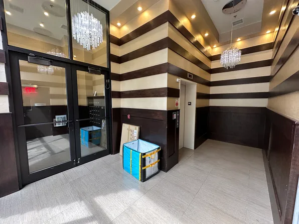 2001 Hudson Terrace image 15 of 16