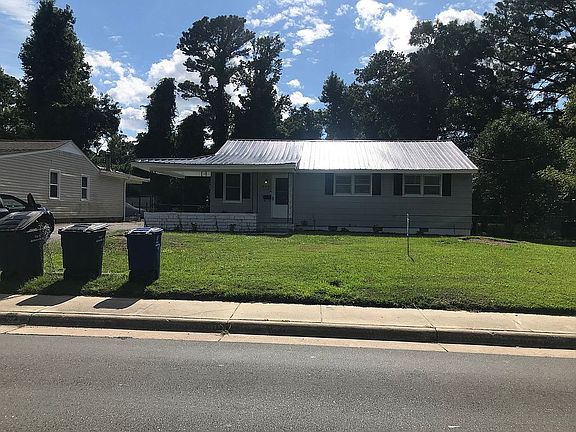 3rd image of 525 Henderson Dr