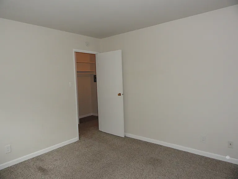 Marin Royal Apartments LLC — Photo 35