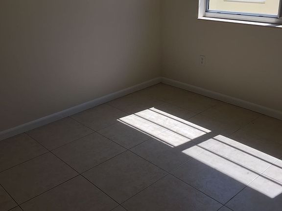 3rd image of 6915 Indian Creek Dr