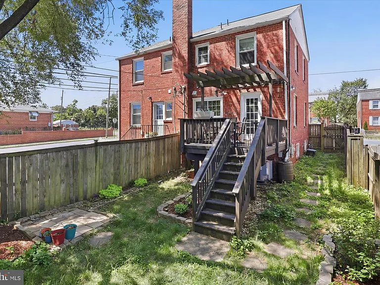 2147 S Oakland St — Photo 21