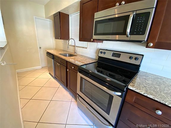 3rd image of 408 NE 7th Ave APT 17