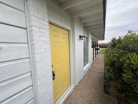 3rd image of 3403 Carol Ann Dr #B